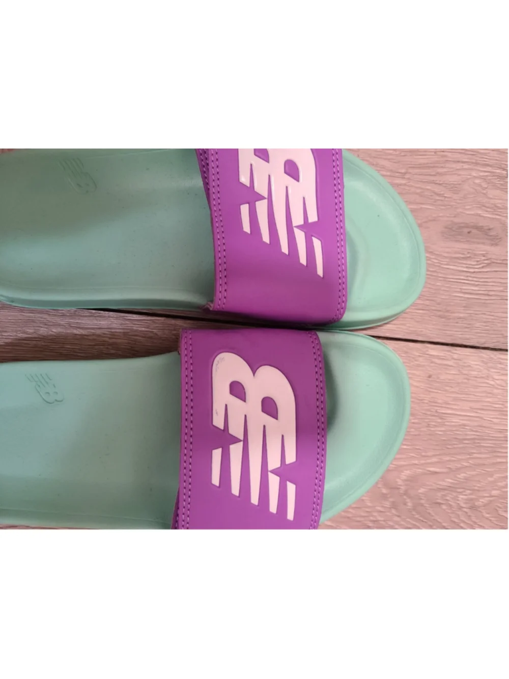 New Balance Girls Size 2 Slip On Slides